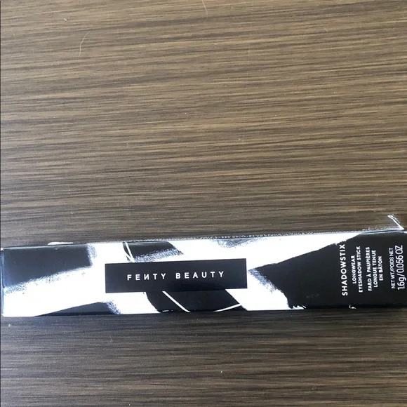 Fenty Beauty Shadowstix in Black and White - Picture 1 of 4
